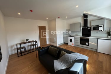 2 bed house, Royal Park Road, Hyde Park, Leeds, LS61FR - Image 1