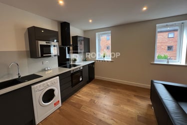 2 bed house, Royal Park Road, Hyde Park, Leeds, LS61FR - Image 3