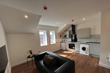 2 bed house, Royal Park Road, Hyde Park, Leeds, LS61FR - Image 2