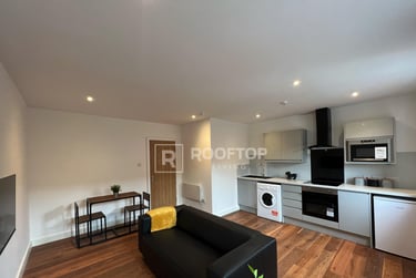 2 bed house, Royal Park Road, Hyde Park, Leeds, LS61FR - Image 1