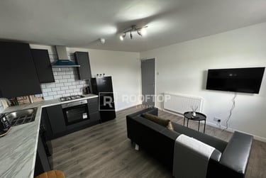 2 bed house, Queens Road, Hyde Park, Leeds, LS61HY - Image 3