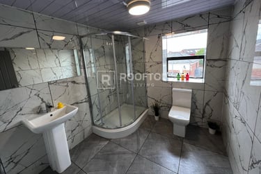 2 bed house, Queens Road, Hyde Park, Leeds, LS61HY - Image 1