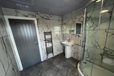 2 bed house, Queens Road, Hyde Park, Leeds, LS61HY - Image 2