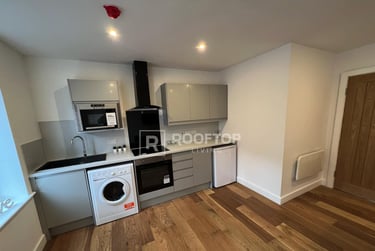 2 bed house, Royal Park Road, Hyde Park, Leeds, LS61FR - Image 2