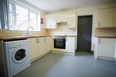 6 bed house, Royland Road, City Centre, Loughborough, LE112EH - Image 2