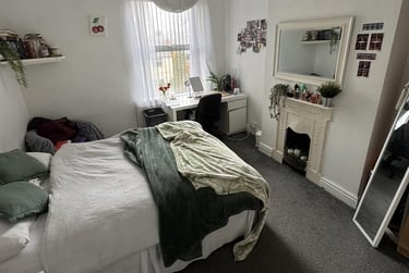 7 bed house, Harlaxton Drive, Lenton, Nottingham, NG71JE - Image 2