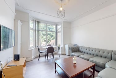 6 bed house, Storer Road, City Centre, Loughborough, LE115EQ - Image 2