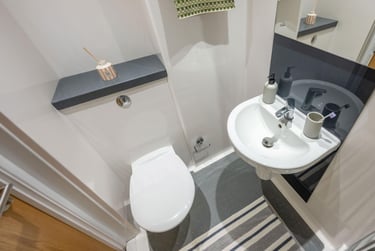 Deluxe Ensuite - Image 6
