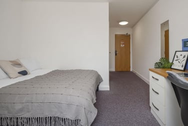 Premium Ensuite with Wet Room - Image 2
