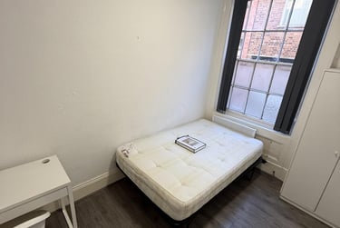 1 bed house, WyCliffe Street, Highfields, Leicester, LE15LR - Image 1