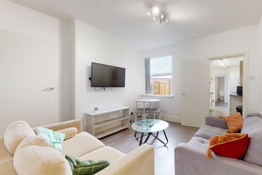 3 bed house, Broad Street, City Centre, Loughborough, LE115AB - Image 1