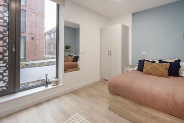 Premium Studio with Wet Room - Image 1