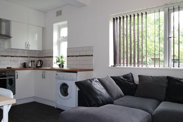 3 bed house, Oaklands Avenue, City Centre, Loughborough, LE113JF - Image 1