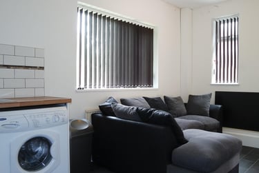 3 bed house, Oaklands Avenue, City Centre, Loughborough, LE113JF - Image 2