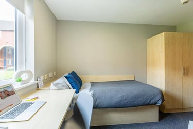 Classic 2 Bed Flat at Calthorpe Court, Pershore Road, Edgbaston, Birmingham, B57QF - Image 1