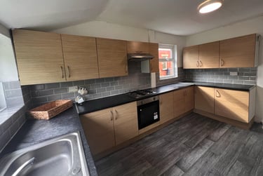 4 bed house, Dennistead Crescent, Headingley, Leeds, LS63PU - Image 1