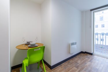 Deluxe Studio - Image 6