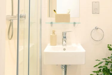 Club Ensuite at Currus Court, Rhodaus Town, City Centre, Canterbury, CT12RH - Image 4