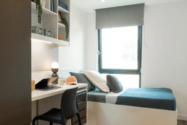 Luxe Ensuite at Currus Court, Rhodaus Town, City Centre, Canterbury, CT12RH - Image 2
