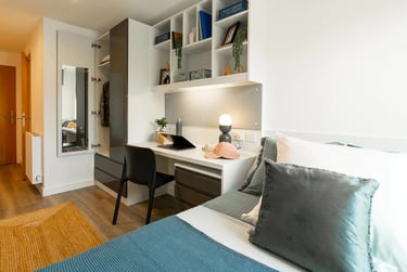 Luxe Ensuite at Currus Court, Rhodaus Town, City Centre, Canterbury, CT12RH - Image 1