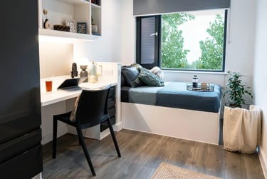 Luxe Ensuite at Rhodaus Court, Rhodaus Town, City Centre, Canterbury, CT12RJ - Image 1