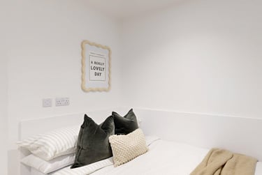 Deluxe Studio - Image 5