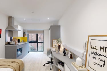 Deluxe Studio - Image 7
