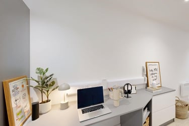 Deluxe Studio - Image 2