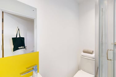Deluxe Studio - Image 11