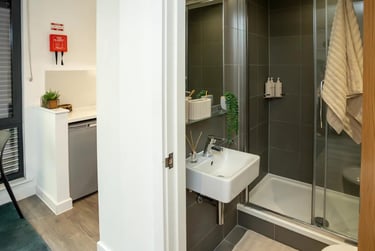 Luxe Plus Studio at Palamon Court, Rhodaus Town, City Centre, Canterbury, CT12YA - Image 6
