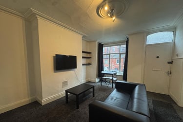 2 bed house, Royal Park Terrace, Hyde Park, Leeds, LS61EX - Image 4
