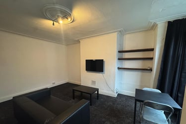 2 bed house, Royal Park Terrace, Hyde Park, Leeds, LS61EX - Image 5