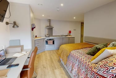 Cluster Accessible Studio at COSMOS, 2 Moore Street, City Centre, Sheffield, S37HZ - Image 4