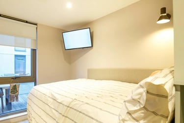 Deluxe Cluster Studio at COSMOS, 2 Moore Street, City Centre, Sheffield, S37HZ - Image 2