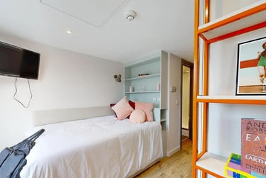 Ultra Cluster Studio at COSMOS, 2 Moore Street, City Centre, Sheffield, S37HZ - Image 2