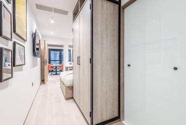 Large 2 Bedroom - Image 6