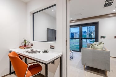 Large 2 Bedroom - Image 3