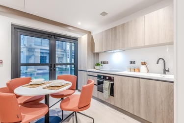 Large 2 Bedroom - Image 7