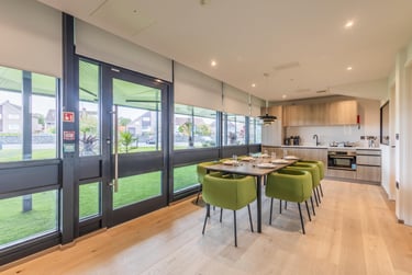 Large 4 Bedroom - Image 4