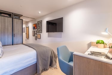 Large 4 Bedroom - Image 2