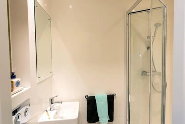 Deluxe Cluster Studio at SEREN, 66 Alexandra Road, City Centre, Swansea, SA15BD - Image 3