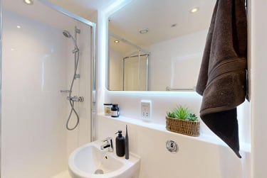 Canal View En-suite at Graystacks, 171 Castle Blvd, Dunkirk, Nottingham, NG71GY - Image 7