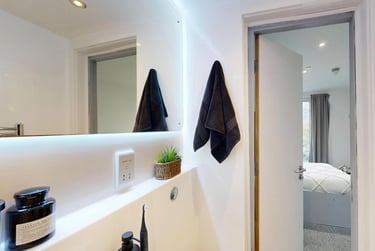 Canal View En-suite at Graystacks, 171 Castle Blvd, Dunkirk, Nottingham, NG71GY - Image 8