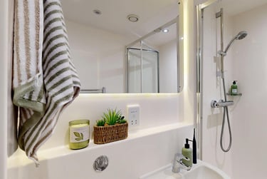 Castle Boulevard Ensuite at Graystacks, 171 Castle Blvd, Dunkirk, Nottingham, NG71GY - Image 8