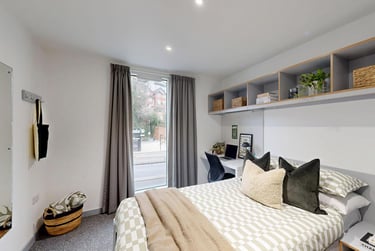 Castle Boulevard Ensuite at Graystacks, 171 Castle Blvd, Dunkirk, Nottingham, NG71GY - Image 1