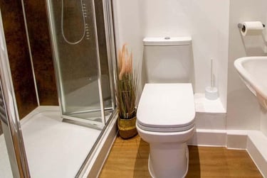 Classic Ensuite at Orbital, Ilkeston Road, Canning Circus, Nottingham, NG73GE - Image 13