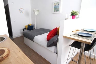 Deluxe 2 Bed Apartment at Orbital, Ilkeston Road, Canning Circus, Nottingham, NG73GE - Image 2