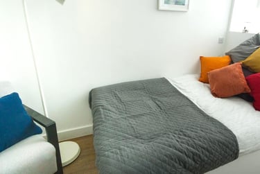 Deluxe 2 Bed Apartment at Orbital, Ilkeston Road, Canning Circus, Nottingham, NG73GE - Image 1