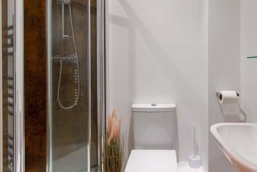 Deluxe Ensuite at Orbital, Ilkeston Road, Canning Circus, Nottingham, NG73GE - Image 5