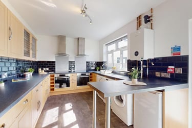 7 bed house, Lyddington Road, Northville, Bristol, BS70UU - Image 1